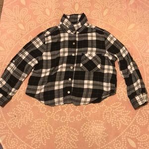 Black and white F21 cropped flannel